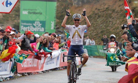 Stefan Denifl slaví své první vítězství na Grand Tour. Ovládl sedmnáctou etapu...