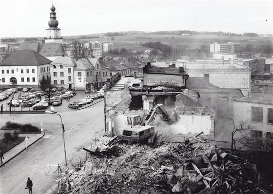 Demolice ásti árského námstí v sedmdesátých letech minulého století