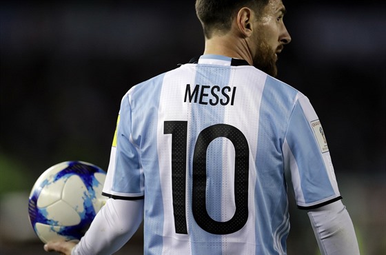 Argentinský tahoun Lionel Messi bhem duelu s Venezuelou