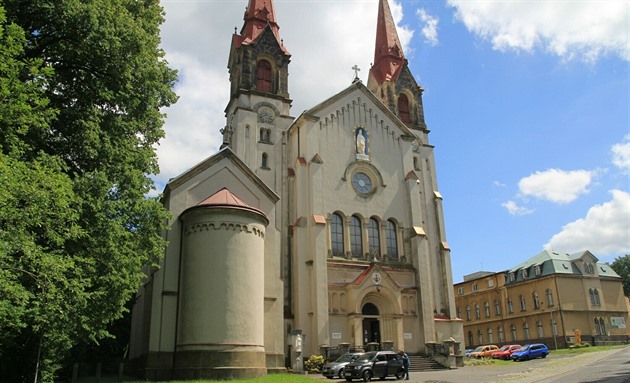 Bazilika minor ve Filipov.
