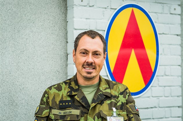 Novým kaplanem strakonických rakeák se stal 45letý Michal Balek. Na zdi za...