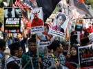 Rohingové protestují ped barmskou ambasádou v indonéské Jakart. (8. záí 2017)