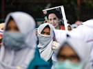 Univerzitní studenti protestují ped barmskou ambasádou v indonéské Jakart....