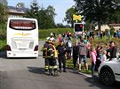 V sobotu uvázl autobus na elezniním pejezdu ve Smrovce (9. záí 2017).