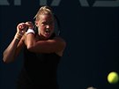 ZARPUTILOST. Kaia Kanepiová po bekhendovém úderu v osmifinále US Open s Darjou...