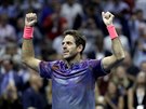 Argentinec Juan Martin del Potro slaví postup do semifinále US Open pes Rogera...