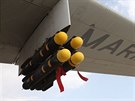Protitankové stely Hellfire pod kídlem letounu KC-130J