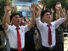 Severokorejci slaví úspný jaderný test (3. záí 2017).
