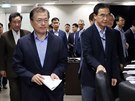 Jihokorejský prezident Mun e-in (vlevo).