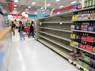 Portoriané si kvli hurikánu dlají zásoby potravin (4. záí 2017).