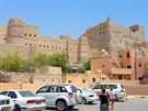 Ománu je snad celkem 500 dochovaných hrad. Mezi nejkrásnjí patí pevnost...