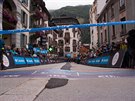 Cílová rovinka v Chamonix. Snem každého z dvou a půl tisíce běžců, kteří se...