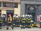 Záchranái v centru Plzn nacviovali poár ve sklepním klubu