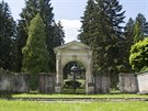 Snmek brny vedouc do parku se zchtralm mauzoleem rakousko-uhersk dynastie...