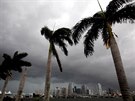 Temné mraky nad Miami jako pedzvst picházejícího hurikánu. (9. záí 2017)