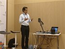 Behshad Behzadi prezentuje nové monosti Asistenta Google na vývojáské...