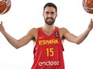 panlský reprezentant Joan Sastre na oficiální fotografii pro EuroBasket 2017