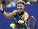 eka Petra Kvitová trefuje forhend ve tvrtfinále US Open.