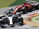 Valtteri Bottas (vpedu) a Kimi Räikkönen bojují ve Velké cen Itálie