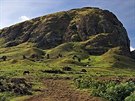 Velikononí ostrov - Kráter Rano Raraku - místo, kde sochy moai vznikaly