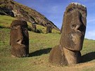 Velikononí ostrov  Kráter Rano Raraku  místo, kde sochy moai vznikaly
