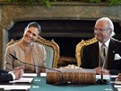 védský král Carl XVI. Gustaf a korunní princezna Victoria na zasedání vlády,...