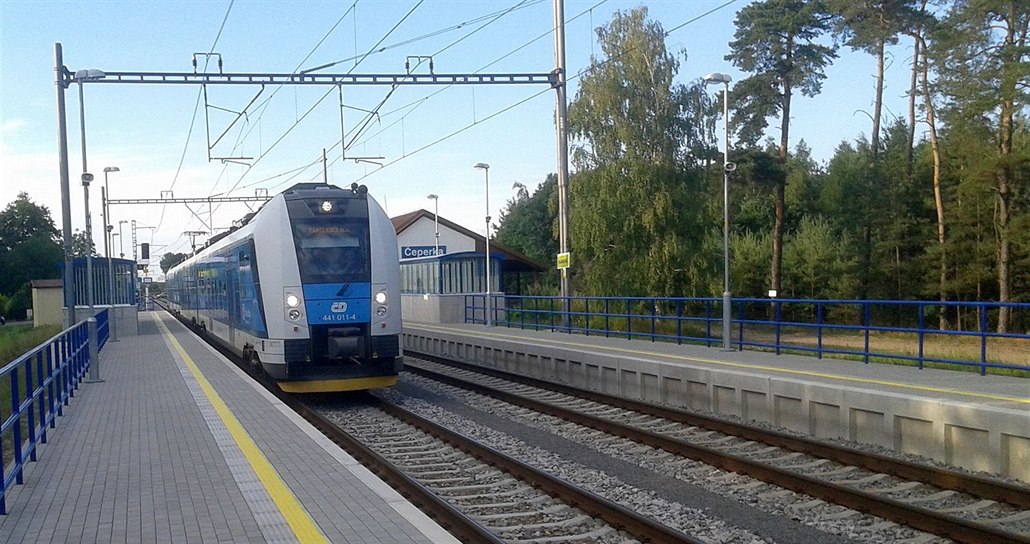 O víkendech nevyjede v kraji jediný autobus, na kolejích bude i méně vlaků
