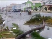 Ostrov Svatý Martin po řádění hurikánu Irma (7. září 2017).