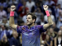 Argentinec Juan Martin del Potro slaví postup do semifinále US Open přes Rogera...