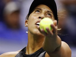 Amerianka Madison Keysov servruje v semifinle US Open.