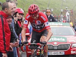 Chris Froome bhem stoupn na Los Machucos.