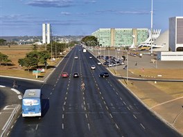 Brasília má jednotlivé čtvrti přesně oddělené a město protkávají široké...