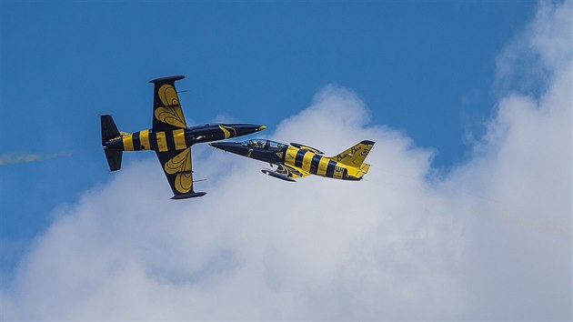 Vystoupení lotyšské formace Baltic Bees na letecké přehlídce CIAF 2017 (2. září 2017).
