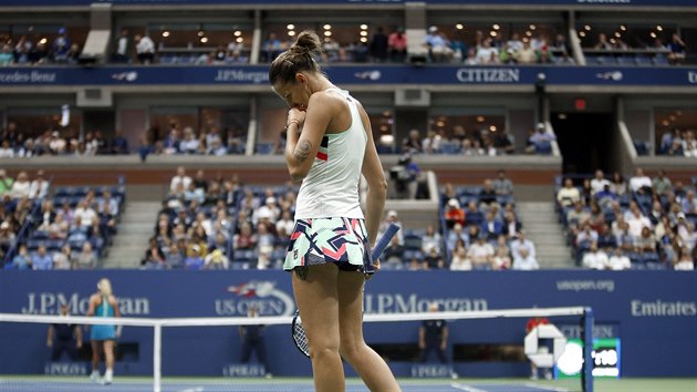 esk tenistka Karolna Plkov ve tvrtfinle US Open proti Ameriance Coco Vandewegheov.