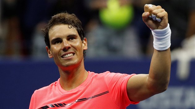 Španělský tenista Rafael Nadal slaví postup do semifinále US Open přes Andreje Rubljova z Ruska.