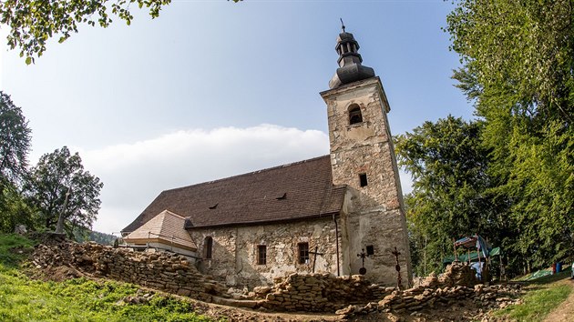 O zchátralý kostel v Klení na Českokrumlovsku se starají nadšenci.