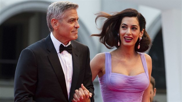 George Clooney s manželkou Amal na festivalu v Benátkách (2. září 2017)