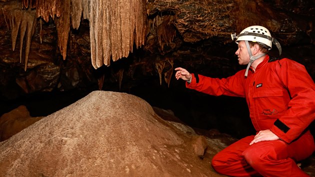 Jeskyňář Libor Láník v Amatérské jeskyni v Moravském krasu, která je nejdelším přírodním podzemním systémem ve střední Evropě.