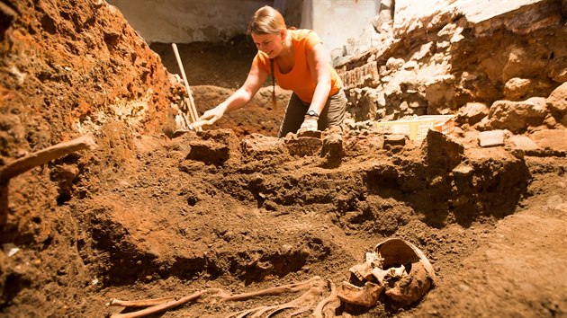 Archeologov finiuj s przkumem pozdn-gotick Solnice, kde bval nejstar budjovick hbitov.