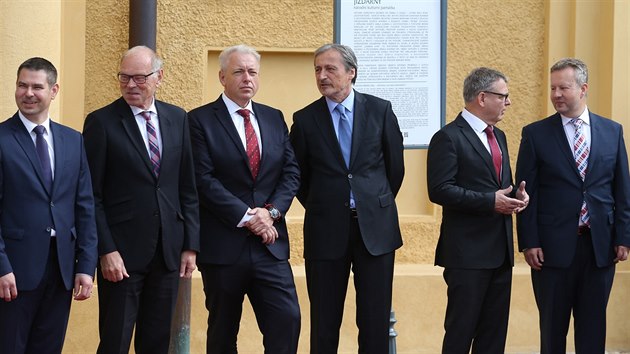 Zástupci eské a slovenské vlády se seli na spoleném zasedání v Lednici. (4....