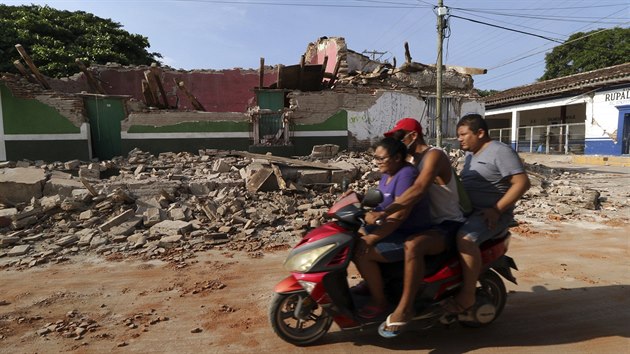 Non zemtesen poniilo vtinu budov ve mst Juchitn v mexickm stt Oaxaca. (8. z 2017)