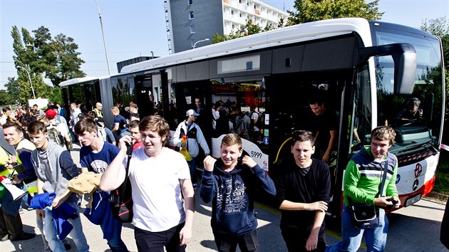 Studenti testovali kapacitu nejdelch autobus v esku (6. z 2017).