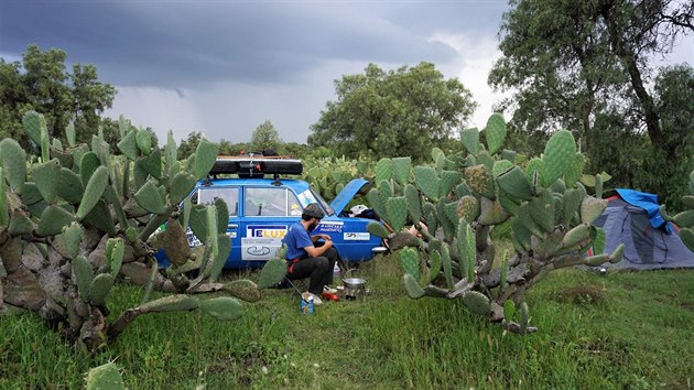 Pi kempovn mezi kaktusy v Mexiku cestovatele probudili policist s brokovnicemi. Natst lo jen o kontrolu doklad.