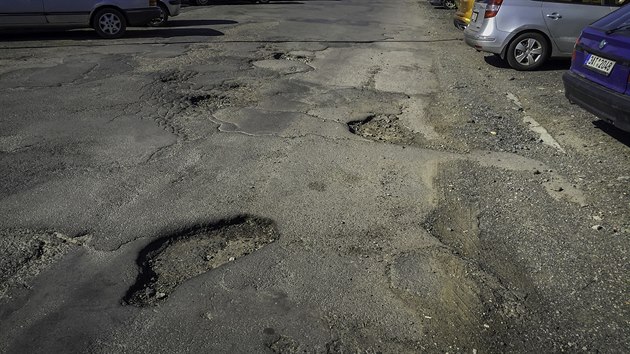 Nejhorší silnice v Praze nemá aktuálně naději na zlepšení. Nebo ano?