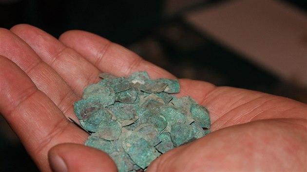 Středověké mince se našly u Roudnice.