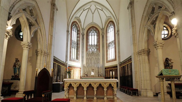 Interiér dubského kostela.