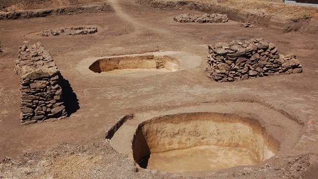 Archeologick vzkum pinesl zajmav zjitn. Teba, e do svatyn v B...
Dlouh text: Archeologick vzkum pinesl zajmav zjitn. Teba, e do svatyn v B skle putovali k magickm ritulm lid a z Prostjovska