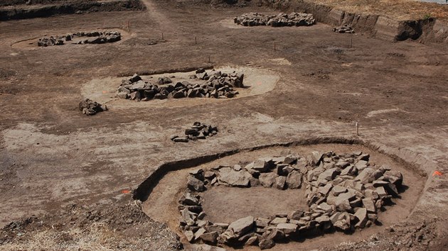 Archeologick vzkum pinesl zajmav zjitn. Teba, e do svatyn v B...
Dlouh text: Archeologick vzkum pinesl zajmav zjitn. Teba, e do svatyn v B skle putovali k magickm ritulm lid a z Prostjovska