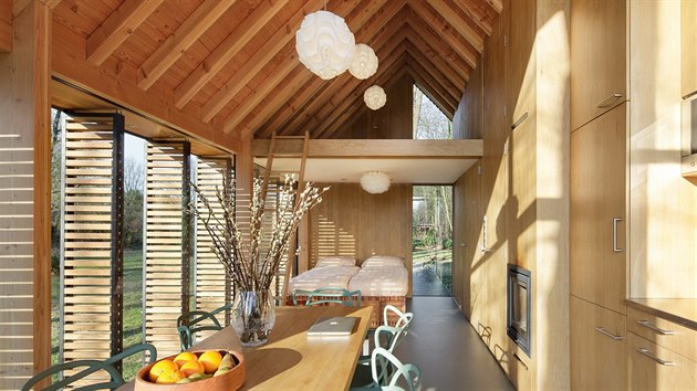 Ve zdánlivě jednoduchém domku od studia Zecc Architecten BV a interiérového návrháře Roela van Norela je do detailu promyšlený každý centimetr. 