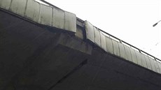 Most u pardubické nemocnice zaal být nebezpený v roce 2017, kdy z nho zaaly...